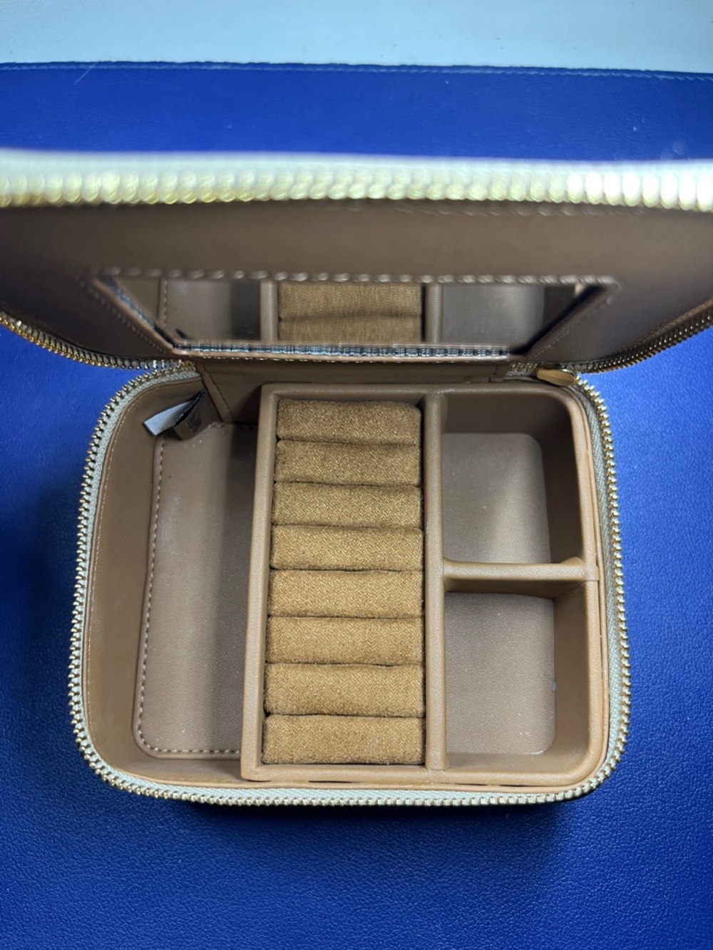 SOLD -  COACH Signature Canvas Jewelry Case - Picture 11 of 11